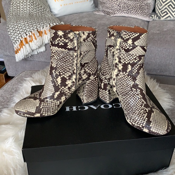 COACH BOOTS EXCELLENT CONDITION - Picture 5 of 6